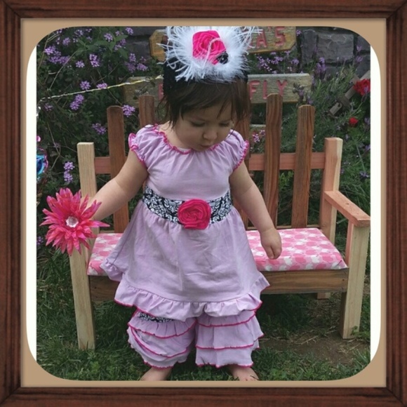 Boutique Other - Light Pink With Black & White Design Matching Set